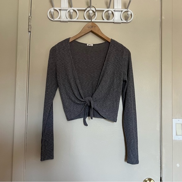 Tie front long sleeve - Picture 1 of 2